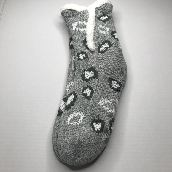 Secret Treasures Women's No Slip Slipper Sock Gray Size 4-10 New - Picture 2 of 5